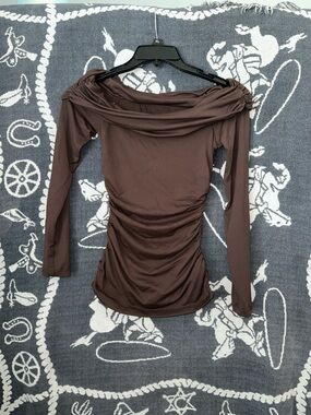 Susana Monaco Brown Off-Shoulder Ruched Long Sleeve Top
